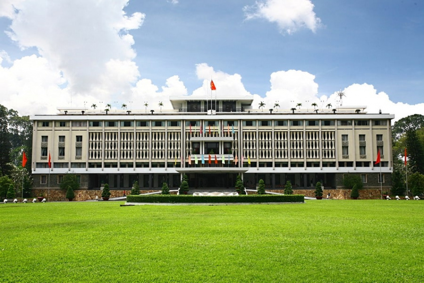 Các địa điểm nổi tiếng ở Sài Gòn - ALONGWALKER