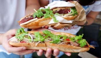 Người nước ngoài nói gì về ẩm thực Việt Nam? - ALONGWALKER